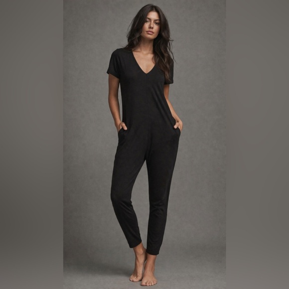 Smash + Tess Other - Smash and Tess V-Neck Short Sleeve Romper in Black